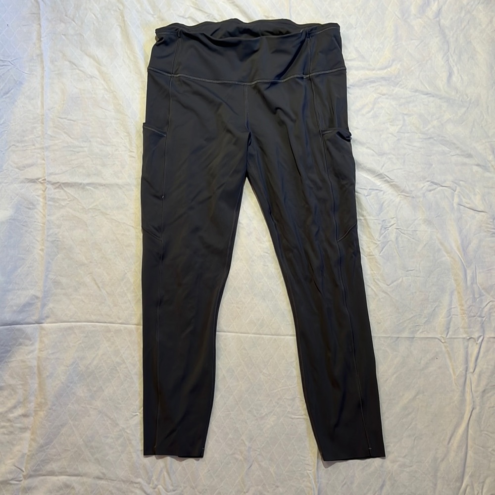 Lululemon gray capri leggings